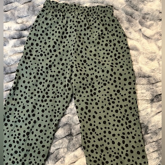 Listicle Green and Black Paper Bag Pants in Dalmatian Print Size Small - Picture 3 of 9